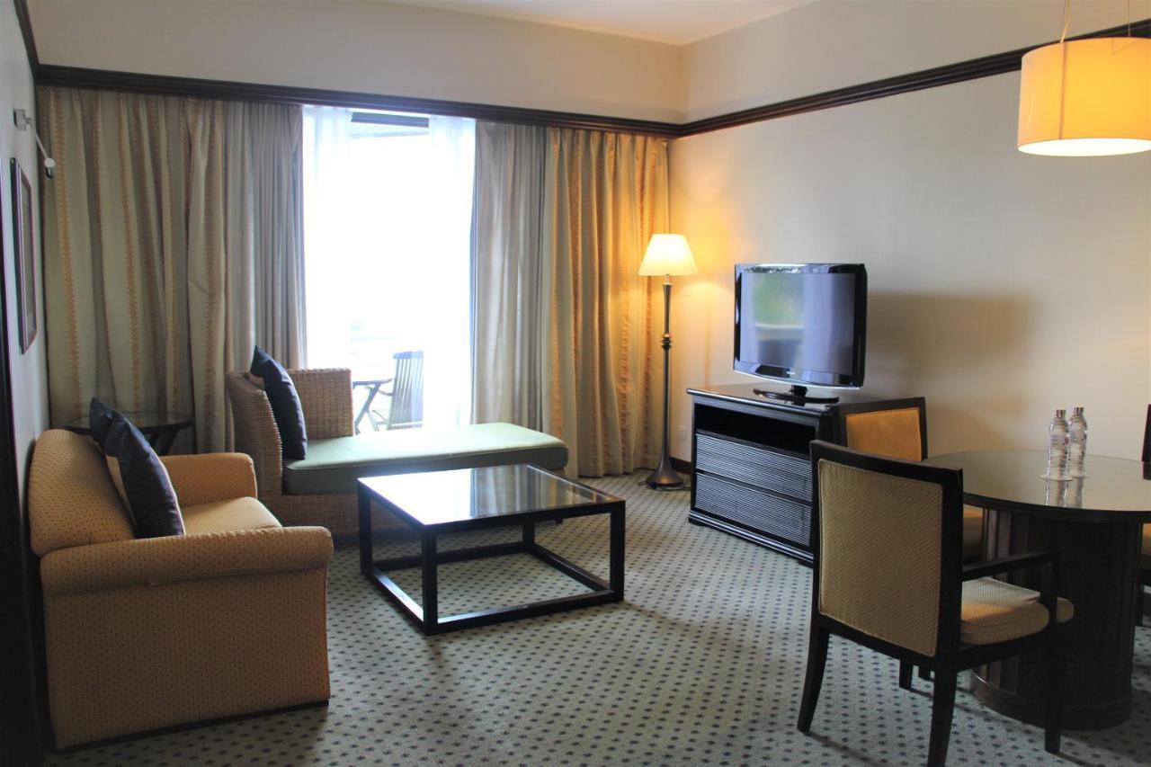 美里万豪度假酒店 米里 外观 照片 A living room in a suite