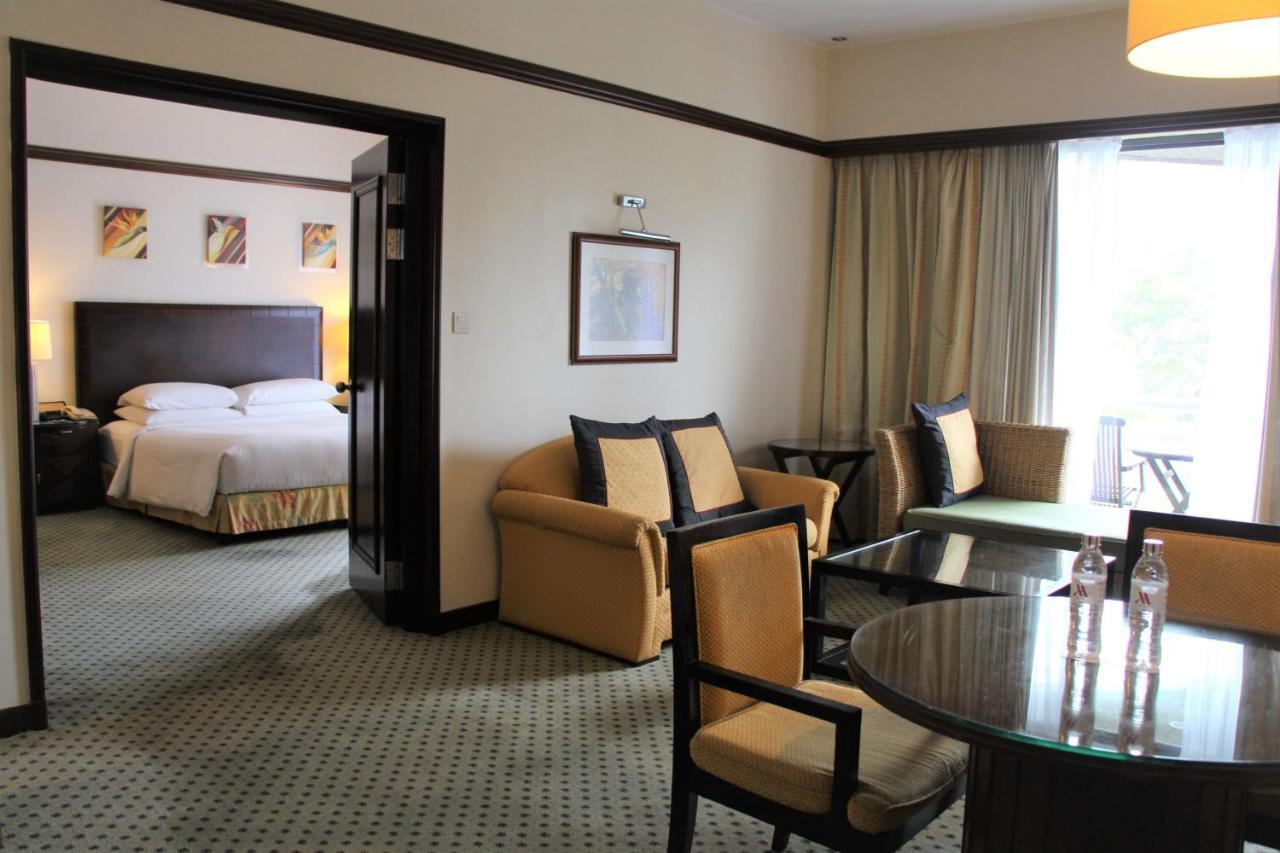 美里万豪度假酒店 米里 外观 照片 A suite at the Shangri-La Hotel, Kuala Lumpur