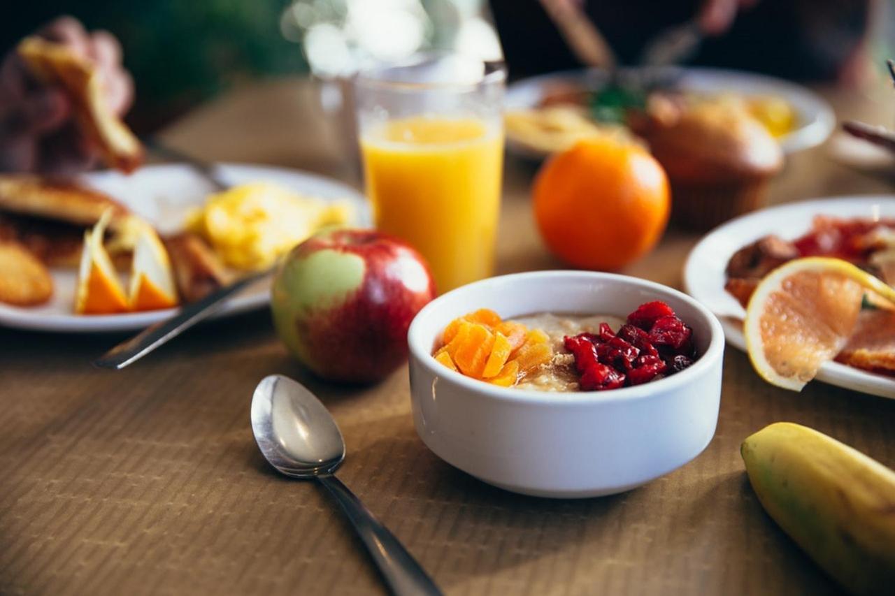 美里万豪度假酒店 米里 外观 照片 A healthy breakfast