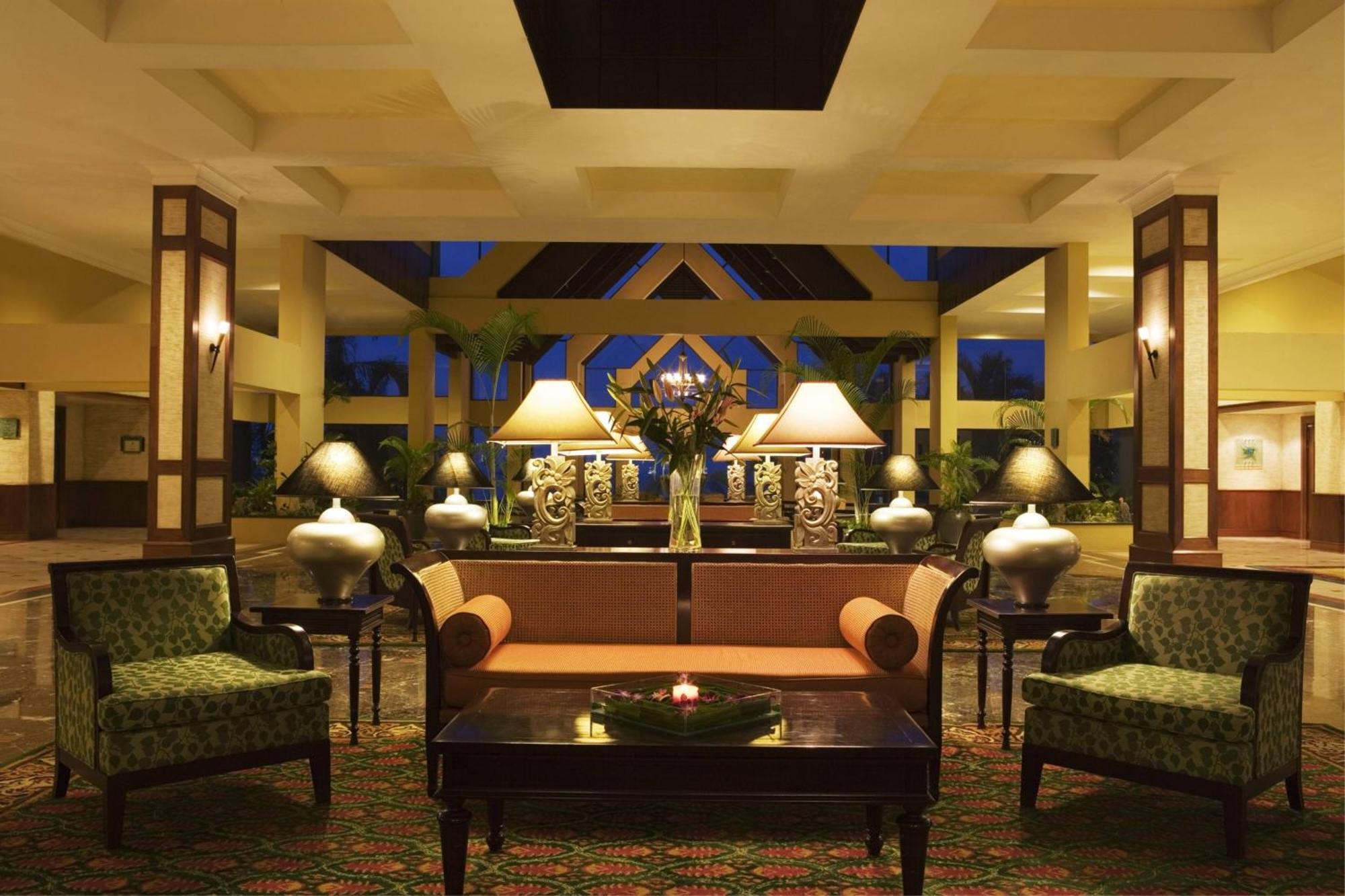 美里万豪度假酒店 米里 外观 照片 The lobby of the hotel