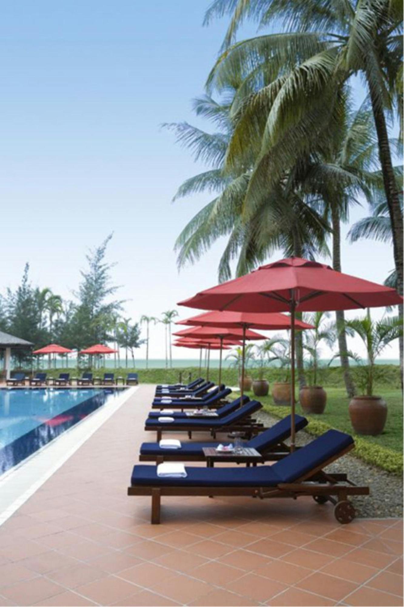 美里万豪度假酒店 米里 外观 照片 The pool at the resort