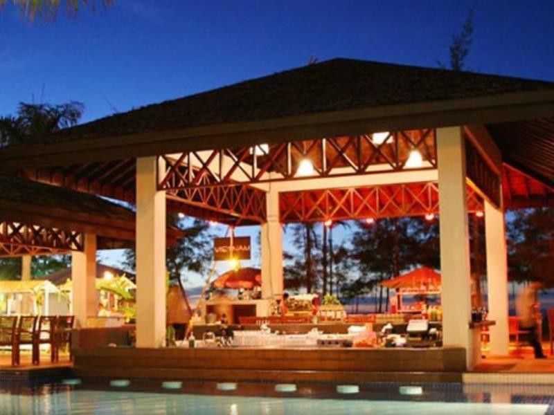 美里万豪度假酒店 米里 外观 照片 The poolside bar at the resort