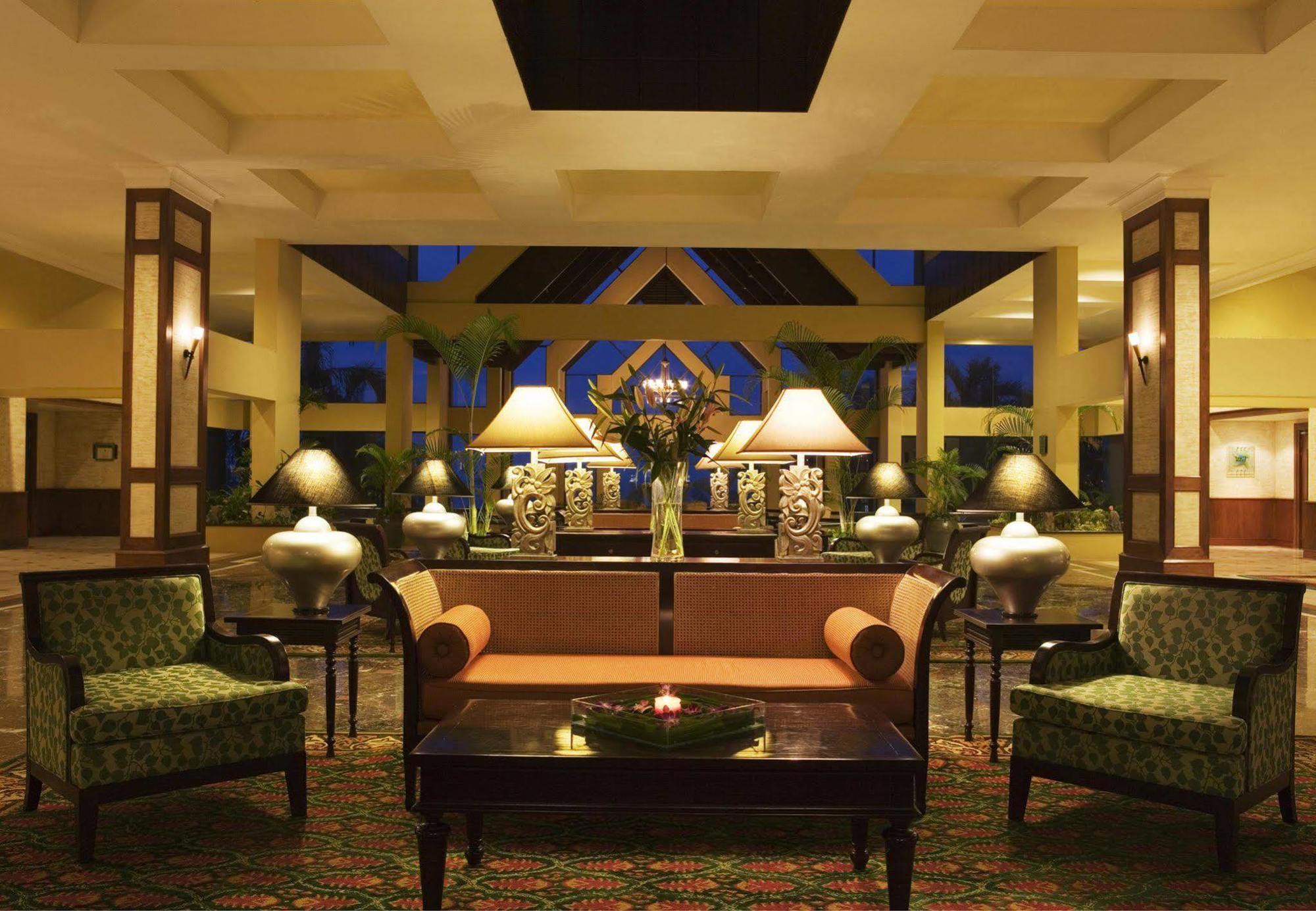 美里万豪度假酒店 米里 内观 照片 The lobby of the hotel